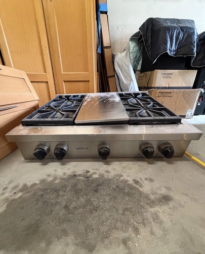 Wolf gas range top - gas,